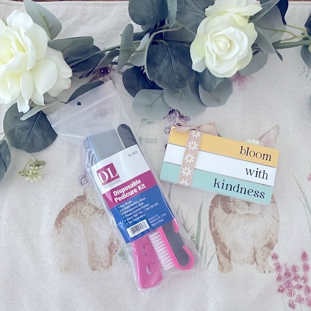 NWOT Disposable Pedicure Kit